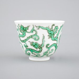 An unusual Chinese porcelain dragon wine cup, 19/20th C. — photo 4