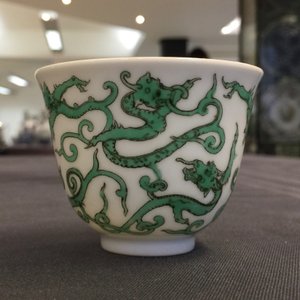 An unusual Chinese porcelain dragon wine cup, 19/20th C. — photo 8