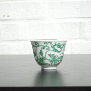 Une tasse à vin en porcelaine de Chine au dragon, 19/20ème — photo 13