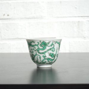 Une tasse à vin en porcelaine de Chine au dragon, 19/20ème — photo 15