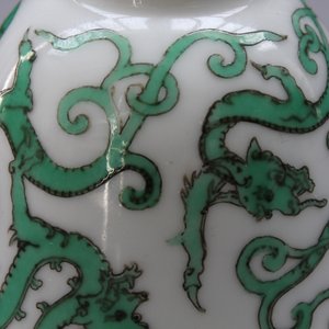 Une tasse à vin en porcelaine de Chine au dragon, 19/20ème — photo 19