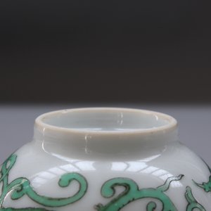 Une tasse à vin en porcelaine de Chine au dragon, 19/20ème — photo 21