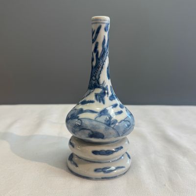 An unusual Chinese Swatow blue and white 'Dragon' triple-gourd vase — 照片 1