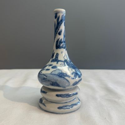 An unusual Chinese Swatow blue and white 'Dragon' triple-gourd vase — 照片 2