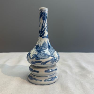 An unusual Chinese Swatow blue and white 'Dragon' triple-gourd vase — 照片 3