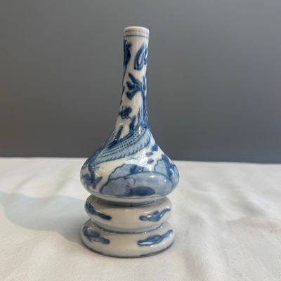An unusual Chinese Swatow blue and white 'Dragon' triple-gourd vase — 照片 4