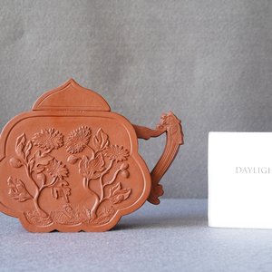 An unusual Chinese Yixing stoneware teapot and cover, Kangxi — 照片 8
