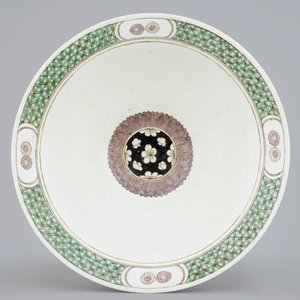 An unusual conical Chinese famille noire bowl, 19th C. — photo 5