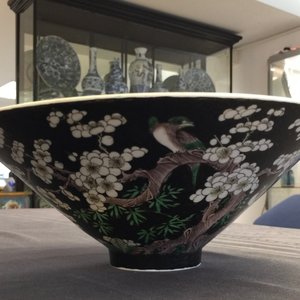 An unusual conical Chinese famille noire bowl, 19th C. — photo 7
