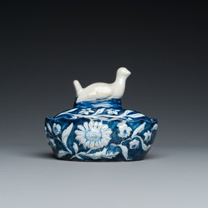 An unusual Dutch Delft blue and white 'goose' butter tub, 18th C. — photo 2