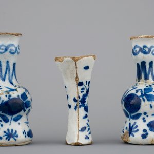 An unusual Dutch Delft blue and white miniature or doll house garniture, 18th C. — 照片 4