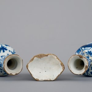 An unusual Dutch Delft blue and white miniature or doll house garniture, 18th C. — 照片 5