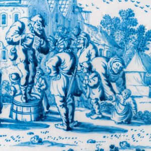 An unusual Dutch Delft blue and white plaque with a village scene, 2nd half 17th C. — 照片 3