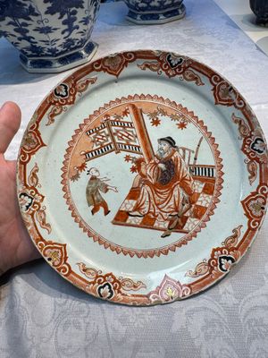An unusual Dutch Delft doré chinoiserie plate, 1st half 18th C. — 照片 1