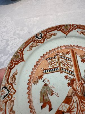 An unusual Dutch Delft doré chinoiserie plate, 1st half 18th C. — 照片 2