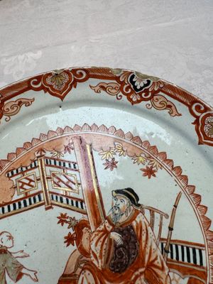 An unusual Dutch Delft doré chinoiserie plate, 1st half 18th C. — 照片 3