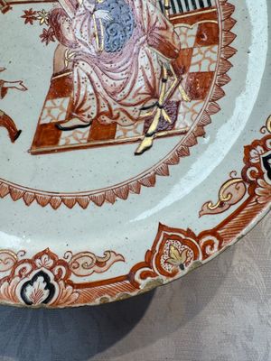 An unusual Dutch Delft doré chinoiserie plate, 1st half 18th C. — 照片 6