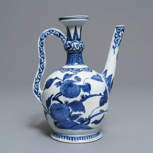 An unusual Japanese Arita blue and white jug with birds among foliage, Edo, 17th C. — photo 2