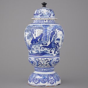 An unusual large Dutch Delft chinoiserie urn and cover, 17th C. — photo 1