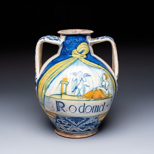 An unusual large polychrome Italian maiolica two-handled 'Cupid and Psyche' wet drug jar inscribed 'Rodomel', probably Florence, early 16th C. — foto 1