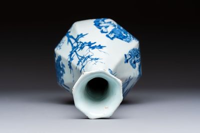 An unusual octagonal blue and white Dutch Delft chinoiserie vase in Transitional style, 17th C. — photo 5