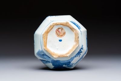 An unusual octagonal blue and white Dutch Delft chinoiserie vase in Transitional style, 17th C. — photo 6