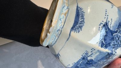 An unusual octagonal blue and white Dutch Delft chinoiserie vase in Transitional style, 17th C. — photo 7