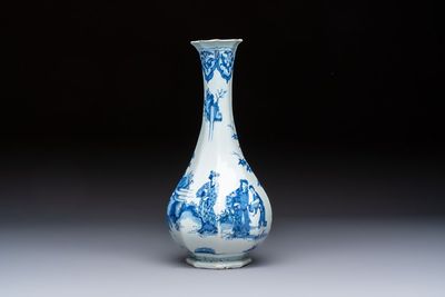 An unusual octagonal blue and white Dutch Delft chinoiserie vase in Transitional style, 17th C.