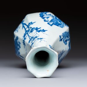 An unusual octagonal blue and white Dutch Delft chinoiserie vase in Transitional style, 17th C. — photo 5
