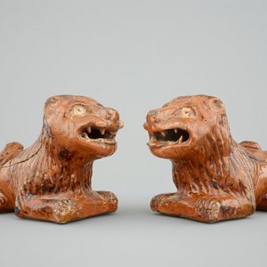 An unusual pair of lions in redware pottery, probably France, 17/18th C. — photo 1