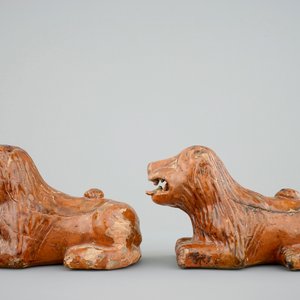 An unusual pair of lions in redware pottery, probably France, 17/18th C. — photo 7