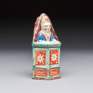 An unusual polychrome Dutch Delft model of a child in a highchair, 18th C. — foto 1