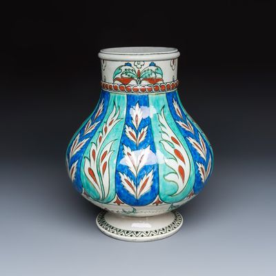 An unusual Samson Iznik-style vase, France, 19th C.