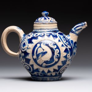 An unusual Westerwald stoneware teapot and cover, Germany, 17th C. — photo 3