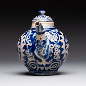 An unusual Westerwald stoneware teapot and cover, Germany, 17th C. — photo 4