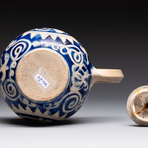 An unusual Westerwald stoneware teapot and cover, Germany, 17th C. — photo 6