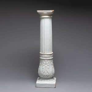 An unusual white-glazed faience column, Germany, 18th C. — photo 2