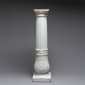 An unusual white-glazed pottery column, Germany, 18th C. — photo 3