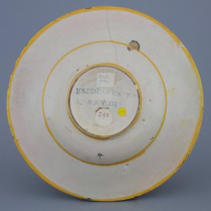 An Urbino maiolica "Istoriato" plate with a scene from the Exodus, 16th C. — photo 2
