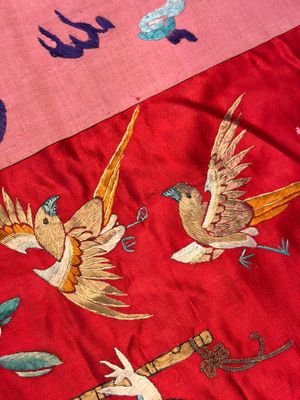An very large Chinese embroidered silk red-ground 'Sanxing and Eight Immortals' panel  — 照片 25