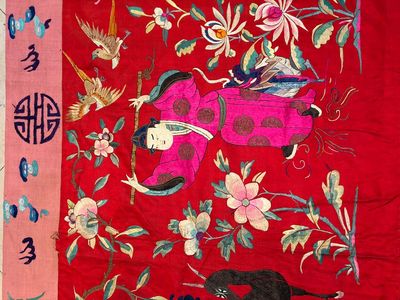 An very large Chinese embroidered silk red-ground 'Sanxing and Eight Immortals' panel  — 照片 5