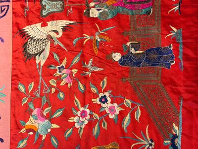 An very large Chinese embroidered silk red-ground 'Sanxing and Eight Immortals' panel  — 照片 9