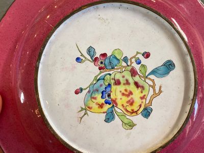 Assiette à décor d'un papillon et d'un faisan en émaux de Canton au dos en rouge de rubis, Yongzheng — photo 6