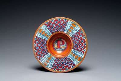 Assiette au monogramme 'P' en majolique italienne à émail lustré, Gubio, atelier de Maestro Giorgio, 1er quart du 16ème