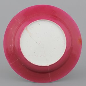 Assiette de paysage en porcelaine de Chine, bord arrière en rubis, Yongzheng, env. 1725-1730 — photo 2