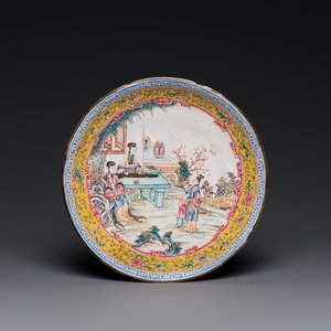 Assiette en émaux de Canton à décor 'san niang jiao zi', marque de Shang Xin 賞心, Qianlong — photo 1