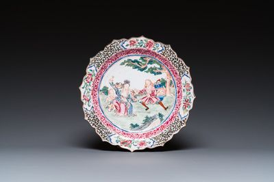 Assiette en émaux de Canton à sujet érotique, Chine, Yongzheng/Qianlong