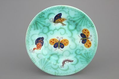 Assiette en faïence de Bruxelles, décor papillons, 18e