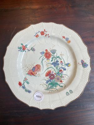 Assiette en porcelaine à décor Kakiemon, Chantilly, France, 18ème — photo 1