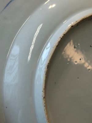 Assiette en porcelaine de Chine bleu et blanc à décor d'une punition, Yongzheng/Qianlong — photo 7